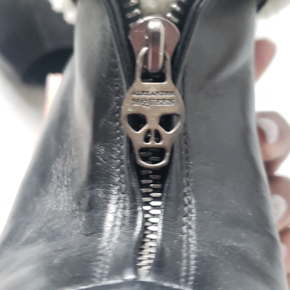 ALEXANDER MCQUEEN Faithful Shearling Ankle Boots...size 38... Black - Picture 5 of 8